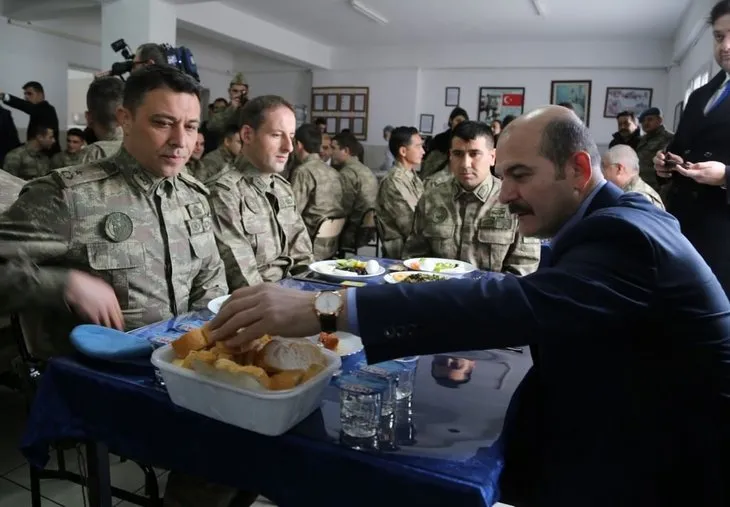 Bakan Süleyman Soylu, askerlerle kahvaltıda bir araya geldi