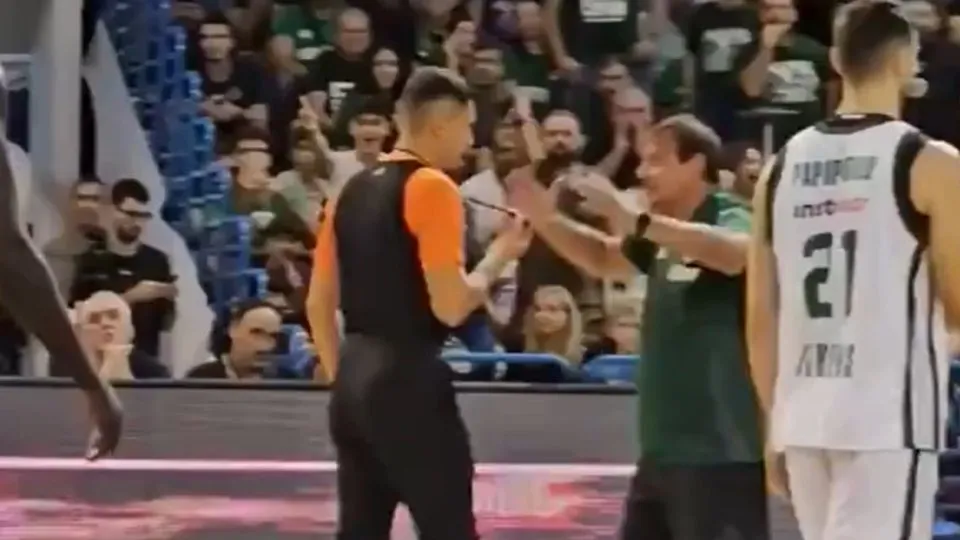 Güney Kıbrıs Rum Kesimi’nde skandal pankart! Ergin Ataman çılgına döndü...