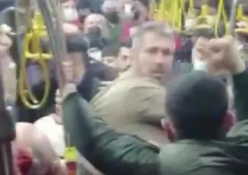 İstanbul'da İETT otobüsü ringe döndü! Yabancı gençleri kaldırmak istedi yumruklar konuştu