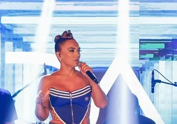 10 kilo veren Demet Akalın'ın sahne tarzı olay oldu! İlk yorum Simge Sağın'dan...