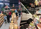 Bursa’da mağazaya servis aracı daldı