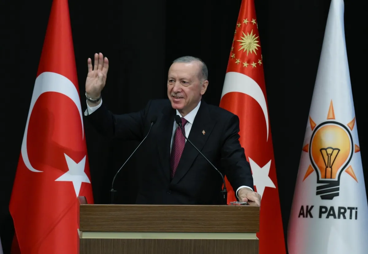 baskan-erdogandan-ak-partide-sifir-tolerans-mesaji-yanlis-yapanla-yollar-ayrilacak-1790698631631.jpeg Erdoğan, fon soruşturmalarına ilişkin devletin ilgili kurumlarının süreci titizlikle yürüttüğünü söyledi. (AA)