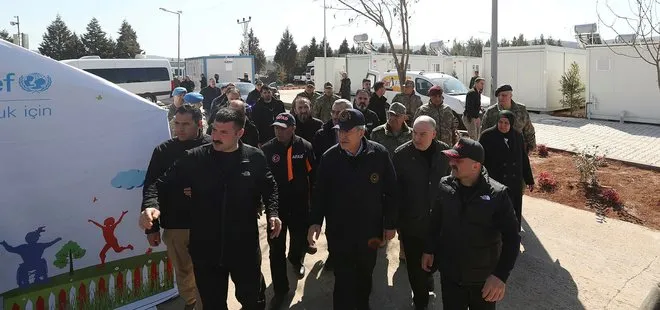 Milli Savunma Bakanı Hulusi Akar Kahramanmaraş’ta konteyner kentte incelemelerde bulundu