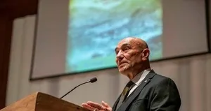 CHP’li Tunç Soyer belediye işini kıvıramıyor!