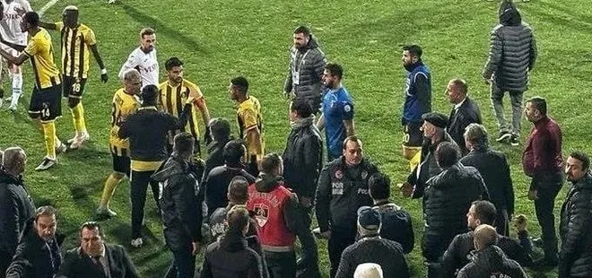 İstanbulspor - Trabzonspor maçında ilginç anlar! İstanbulspor Başkanı takımı sahadan çekti
