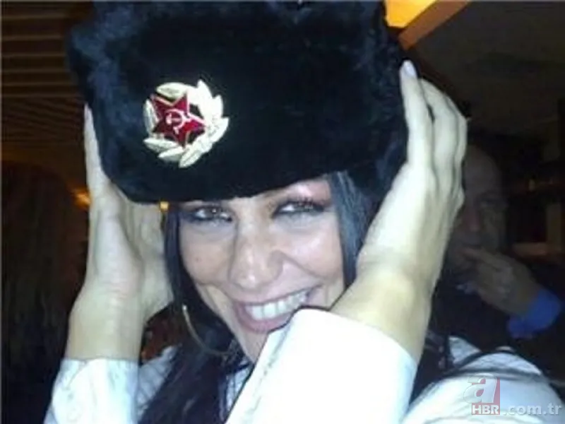 ‘Sünnet derisiyle genç kalıyorum’ açıklamasıyla gündeme oturan Hamdi Alkan’ın eski eşi Selen Görgüzel’den bir çıkış daha! Nafaka açıklamasında hemcinslerini hedef aldı 13