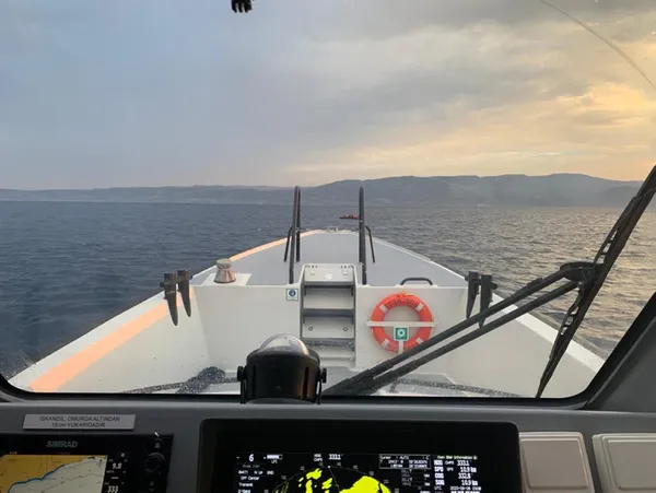 Son dakika: İzmir açıklarında Yunanistan’ın ittiği 154 kaçak göçmen kurtarıldı