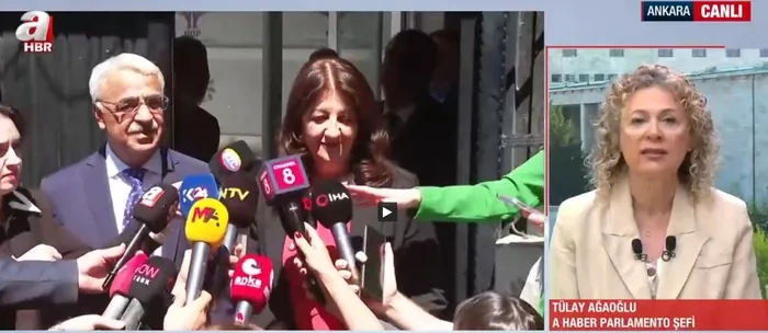 dem-heyetinin-ziyaret-turu-basliyor-once-adalet-bakani-yilmaz-tunc-sonra-mhp-ve-chp-1752652331451.jpeg A Haber Parlamento Şefi Tülay Ağaoğlu, gelişmeleri A Haber canlı yayınında aktardı.