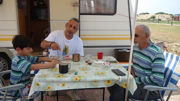 1651735543734.jpg Bayram tatilinin gözdesi! Yüzlerce karavan plajları doldurdu - 5