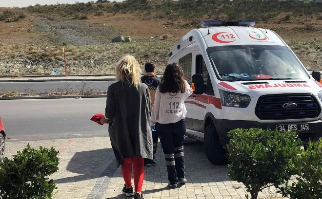 İstanbul'da arabada darbedilen sevgiliyi yoldan geçen vatandaş kurtardı - 1