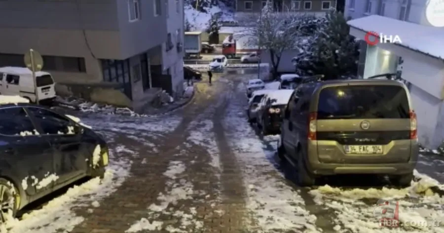 Kağıthane'de kaygan zemin faciası! Yokuştan kayan kamyonet çocuklara çarptı 2