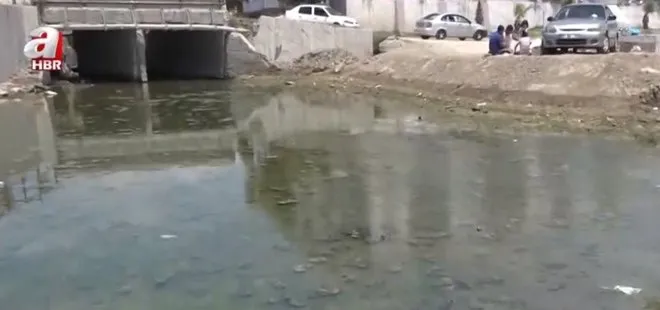 Adana Karataş’ta kanalizasyon denize akıyor! Kirli su plajdan geçerek denize dökülüyor!