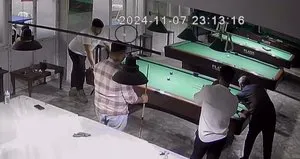 Bilardo oynarken neye uğradığını şaşırdı