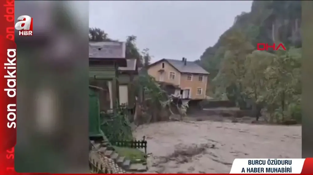 Sakarya'da sel suları 2 katlı evi yıktı! O anlar kamerada