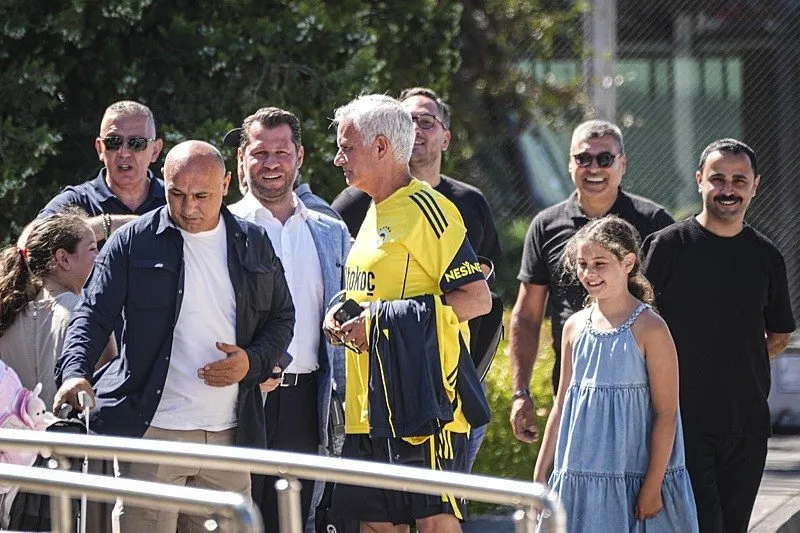 Fenerbahçe yeni sezon çalışmaları için Portekiz’e gitti