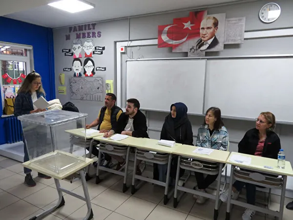 Seçim tarihinde bir ilk! 64 milyon seçmen sandık başında: Türkiye bugün 13. Cumhurbaşkanını seçiyor