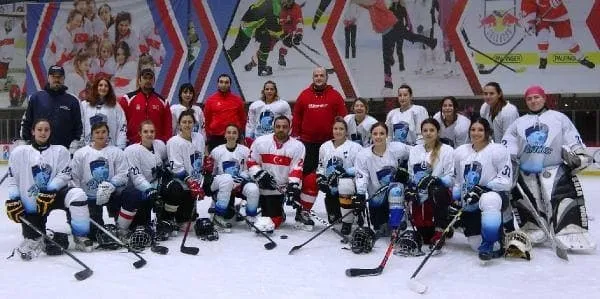 İşte CHP belediyeciliği! Örnek gösterilen BELPA Buz Pateni Spor Salonu çürümeye terk edildi