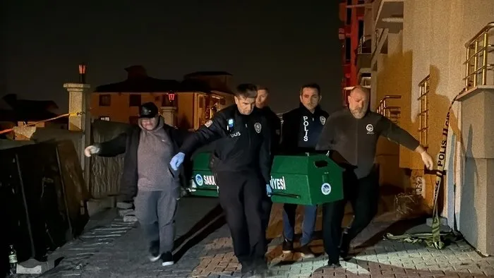 sakaryada-komsu-kavgasi-katliama-donustu-5-olu-5-yarali-1743903222504.jpg Sözlü tartışma silahlı kavgaya dönüştü, polis olayla ilgili tahkikat başlattı / İHA