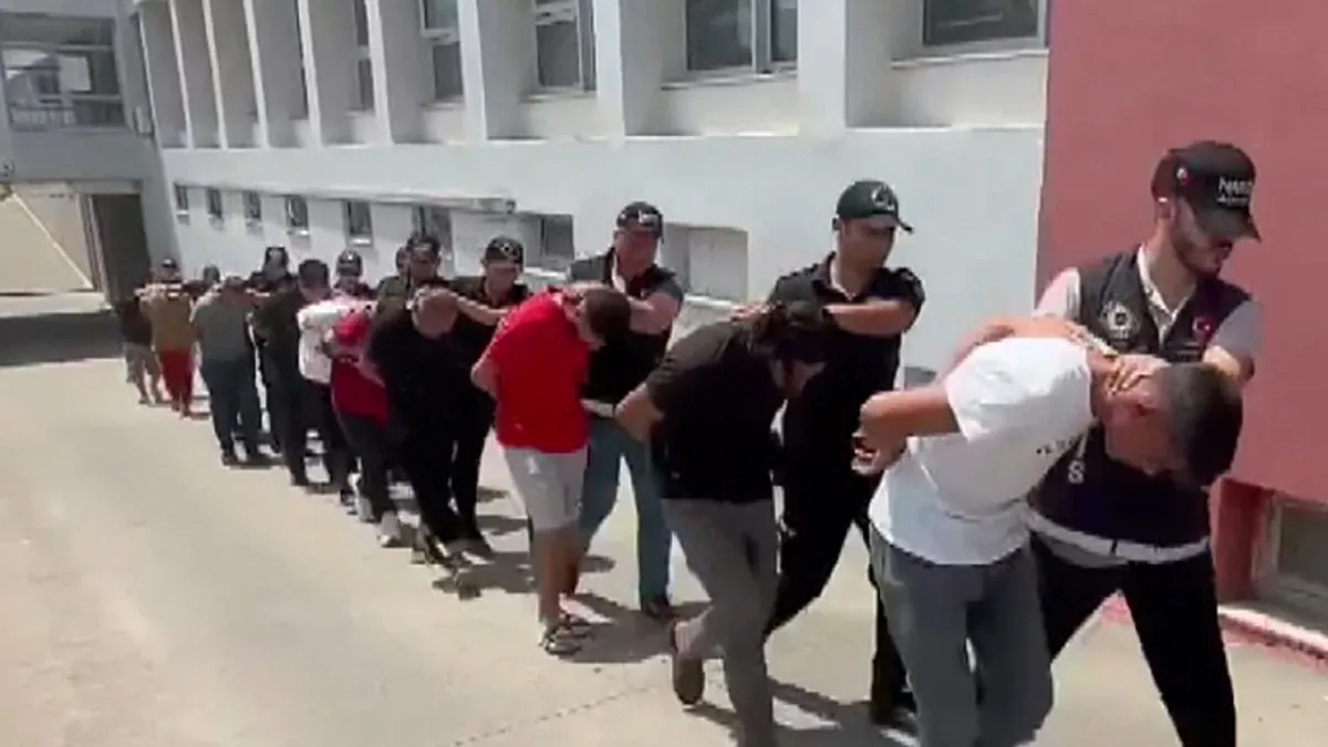 Adana'da uyuşturucu tacirlerine operasyon: 58 tutuklama