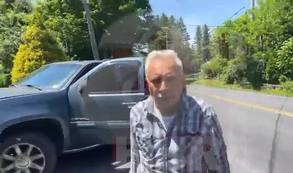 fetoculer-canli-yayinda-gazetecilere-saldirdi-saldirganin-sabah-gazetesinin-dallasta-goruntuledigi-feto-mensub-1717274985845.jpeg FETÖ’cüler canlı yayında gazeteciye saldırdı | Saldırganın Sabah'ın Dallas’ta görüntülediği FETÖ'cü Ahmet Can olduğu ortaya çıktı - 1