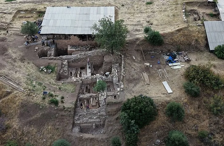 Manisa'da tarihi keşif! Lidyalılara ait tam 2800 yıllık...