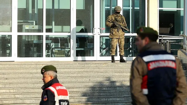 15 Temmuz'da Sabiha Gökçen Havalimanı'nı ele geçirmeye çalışan darbeci sanıklara hapis cezası - 7