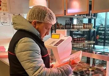 Sucuktan eşek eti çıktı! Kasap ve firmadan şoke eden savunma