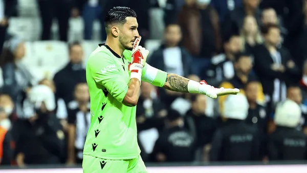 ugurcan-cakir-galatasaray-derbisinde-yok-trabzonsporda-galatasaray-macinda-kalede-kim-olacak-muhammet-taha-tep-1661614153206.jpg Uğurcan Çakır Galatasaray derbisinde yok! Trabzonspor'da Galatasaray maçında kalede kim olacak? Muhammet Taha Tepe kimdir? - 2