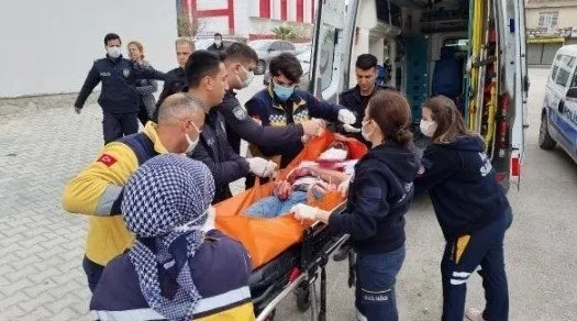 adanada-eski-karisi-sukriye-guru-oldurup-intihara-tesebbus-eden-sanik-tutuklandi-1649835923880.jpg Adana’da eski eşi Şükriye Gür’ü öldürüp, intihara teşebbüs eden zanlı tutuklandı - 3