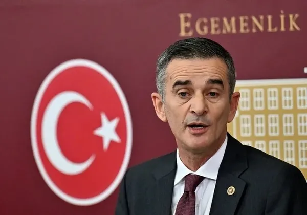 iyi-partiden-apar-topar-ihrac-edilen-umit-dikbayirdan-karsi-hamle-kayip-milyonlarin-izini-surdu-savciliga-gitt-1702566480368.jpeg İYİ Parti’den apar topar ihraç edilen Ümit Dikbayır’dan karşı hamle! Kayıp milyonların izini sürdü savcılığa gitti - 4