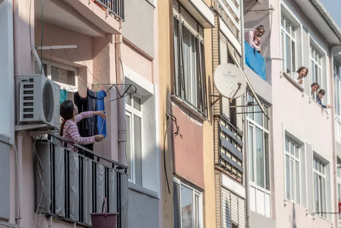 Görüntüler Üsküdar’dan! Sokak sokak dolaşıp ekmek sattılar