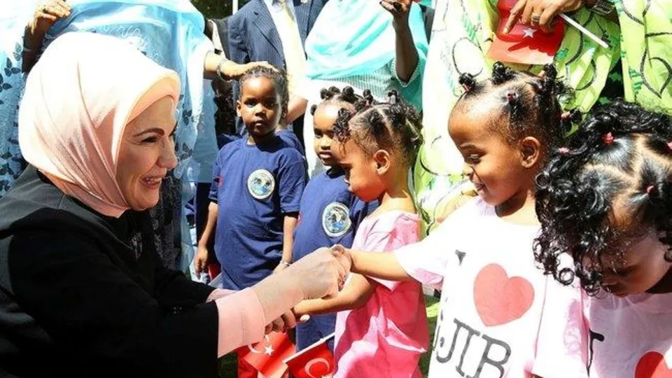 Emine Erdoğan kaleme aldığı "Afrika Seyahatlerim" kitabının tanıtımını BM'de "First Lady"lere yapacak