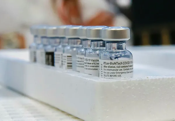 BioNTech yeni tesisinde Kovid-19 aşısı için üretim onayı aldı - 1