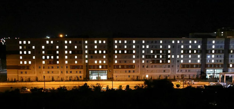 Öğrencilerden anlamlı destek! Odalarının ışıklarını açık bırakarak "Barış Pınarı" yazdılar