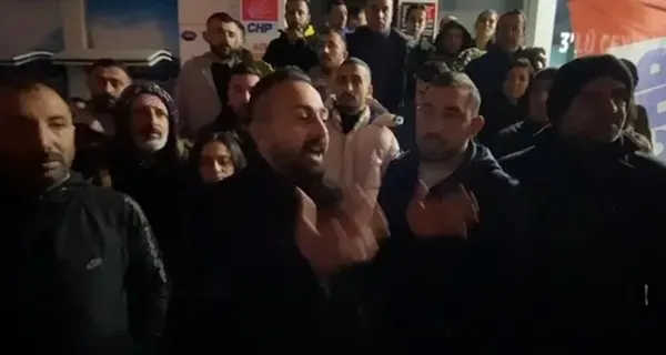 CHP'li İzmir yangın yeri! Çiğli'de partililer isyan ateşini yaktı: Çocuk başkan istemiyoruz - 5