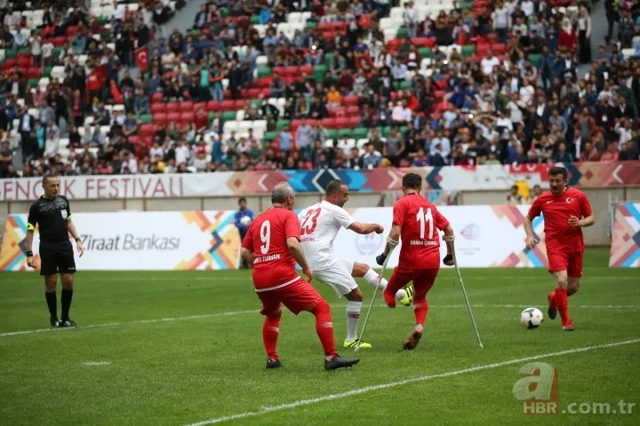 Başkan Erdoğan ünlüler karması maçını başlattı 25