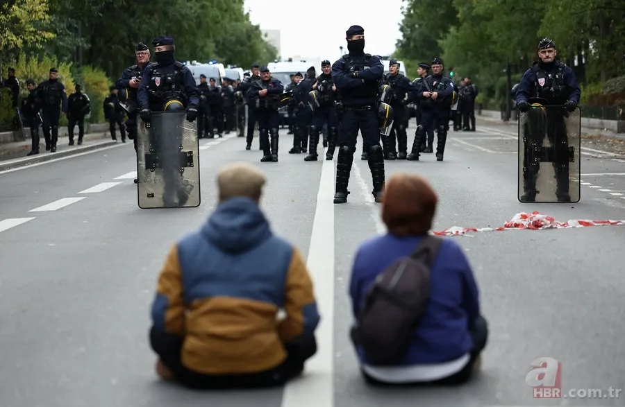 Macron yönetimi Fransa’daki protestolara yönelik kısıtlamaları artırdı, Paris’te güvenlik önlemleri sıkılaştı 15