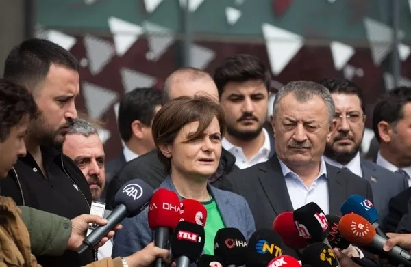 chp-binasinin-onunde-ates-acan-zanlilarin-goruntuleri-kamerada-otomobilde-dikkat-ceken-muzik-1681140470836.jpg CHP binasının önünde ateş açan zanlıların görüntüleri kamerada! Otomobilde dikkat çeken PKK müziği... - 4