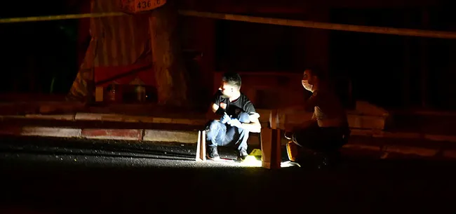 İzmir'de korkunç olay! Trafik cezasını ödemeyen akrabasını bıçaklayarak öldürdü - 1