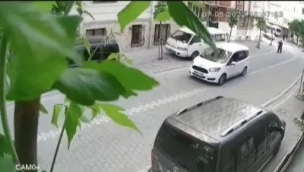 esenyurtta-trafik-canavari-5-yasindaki-cocuga-carpip-kacti-1652029212124.jpg Esenyurt'ta trafik canavarı 5 yaşındaki çocuğa çarpıp kaçtı - 1