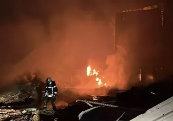 Kocaeli'de plastik atık deposunda yangın