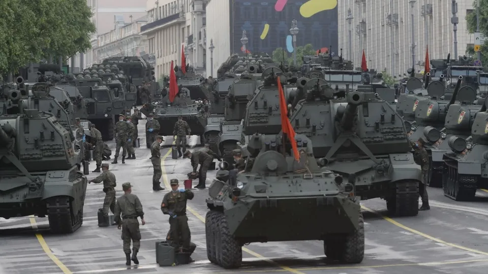 Rusya'nın başkenti Moskova'da dikkat çeken kare! Asker sokağa indi! S-400'ler...
