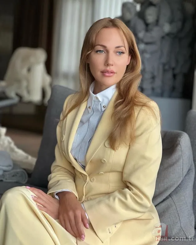 Meryem Uzerli kızlarını ardı ardına paylaştı yorum ve beğeni yağdı! Güzellikleri annelerinden miras 1