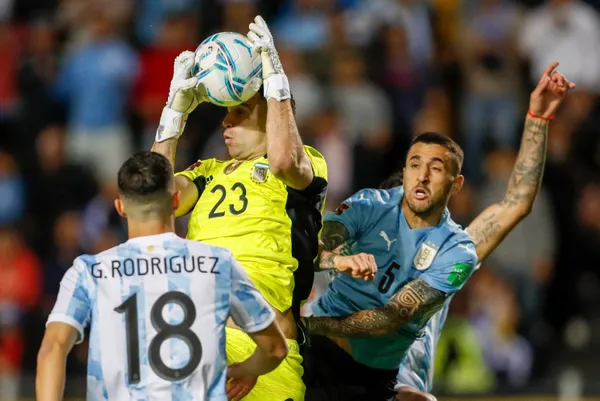 Muslera'dan inanılmaz hata! Uruguay'ın başını yaktı - 9