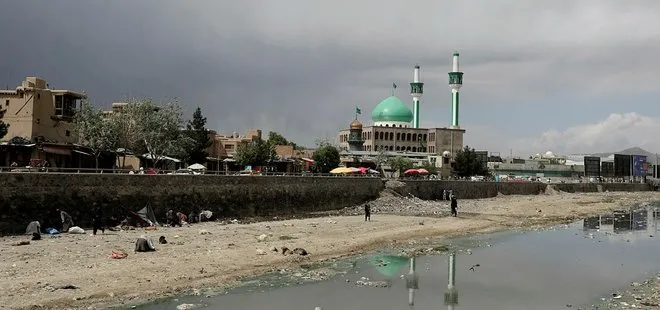 Afganistan’da camiye bombalı saldırı: En az 30 kişi hayatını kaybetti