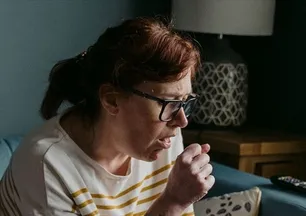 Kuru öksürüğü şıp diye kesiyor! Mutfaktaki o ikili meğer mucizeymiş