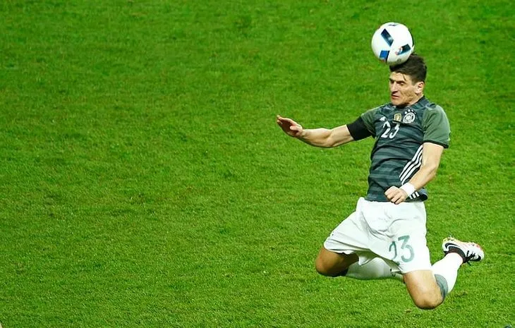 Mario Gomez golü attı, Alman spiker kendinden geçti