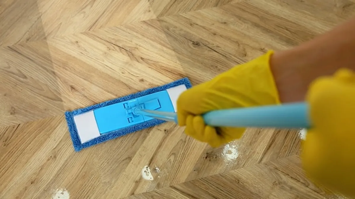 Parkeleri mahveden hata! Eğer sirkeyle temizlerseniz...