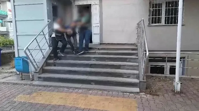 1719472510661.jpeg Kayseri'de kar maskeli sapık zihinsel engelli kadına saldırdı! Özel ekip tek tek izledi sapığı enseledi - 1