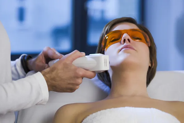 lazer-epilasyon-yasaklandi-mi-guzellik-salonlarinda-lazer-epilasyon-yasak-mi-1633438615316.jpg Güzellik salonları lazer epilasyon yasak mı? Lazer epilasyon yasaklandı mı, serbest mi? - 1
